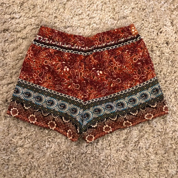 Boho shorts with pockets & mirror sequence detail - Picture 2 of 4